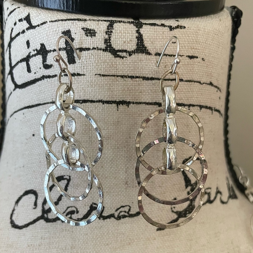 White House Black Market Silver Hammered Circle Bib Necklace and Earring Set - Picture 4 of 6